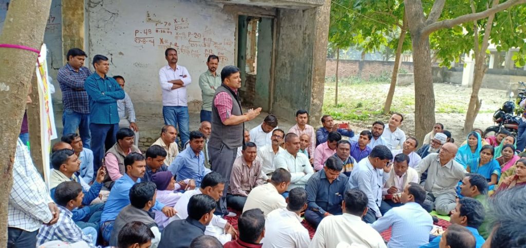सरकार से डरकर नहीं डटकर