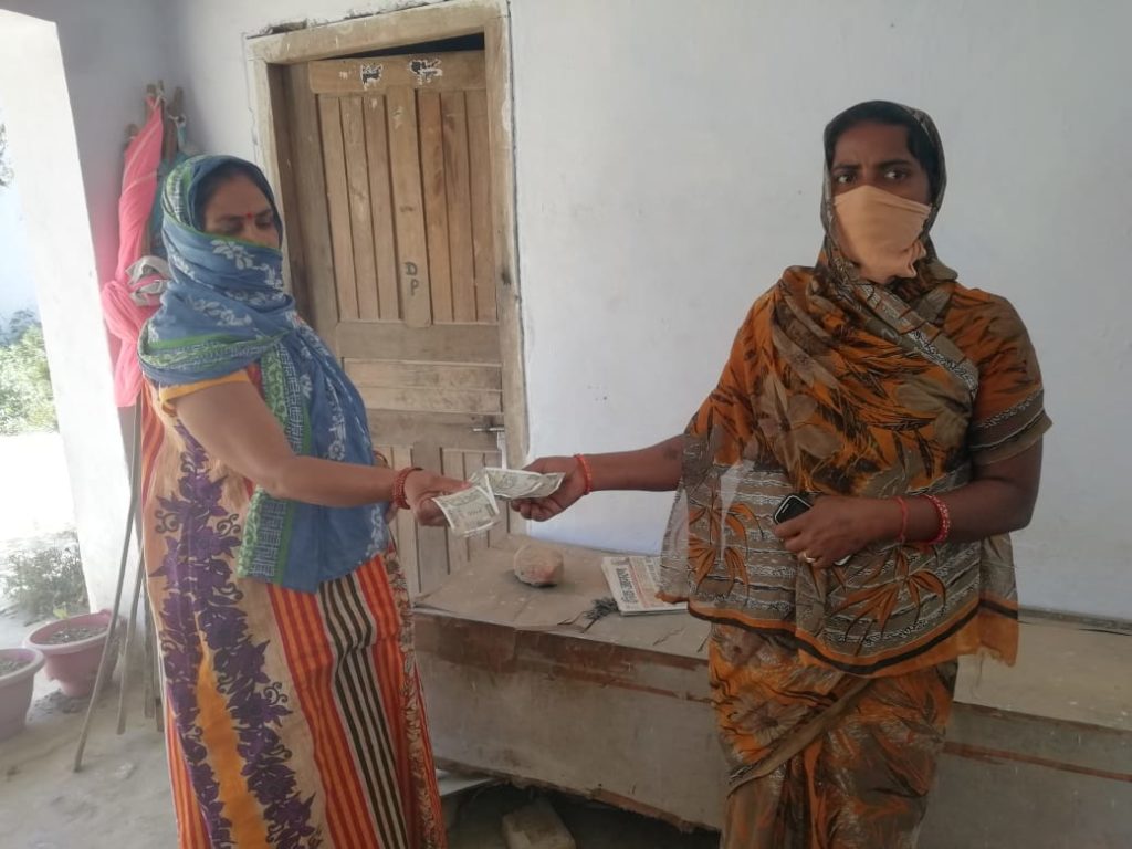 Jeevika Didiyo got two thousand rupees on lock-down instructions to avoid outbreak of Corona virus