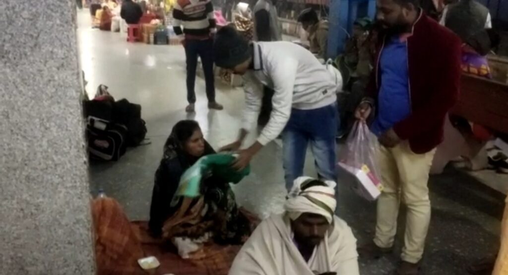 Geeta Sukh Foundation is distributing warm clothes and blankets among the needy.