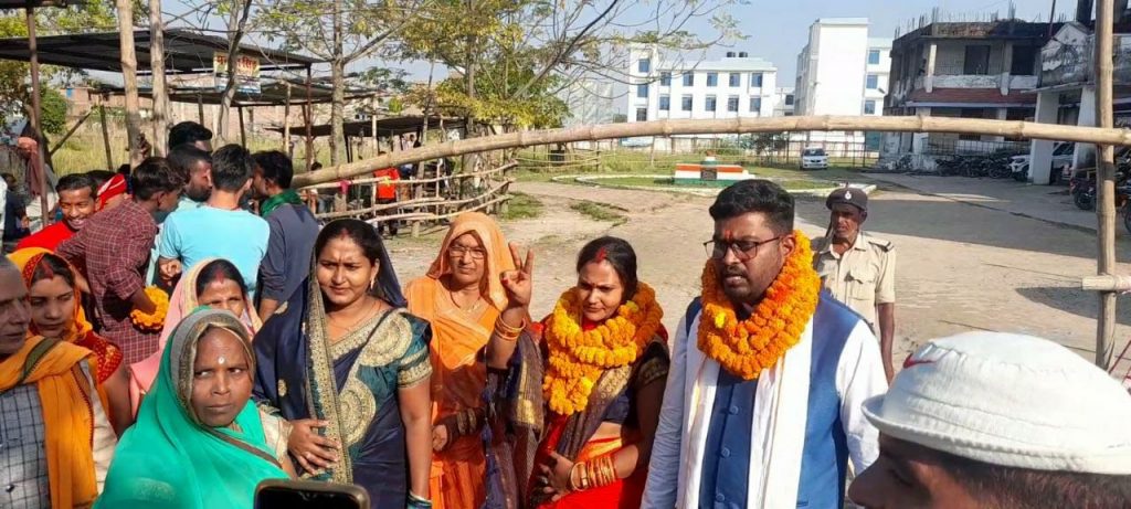 नामांकन